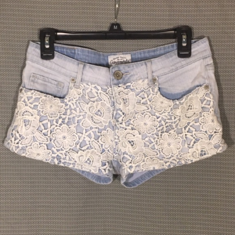 Cute Aeropostale Jean shorts (size 5/6)